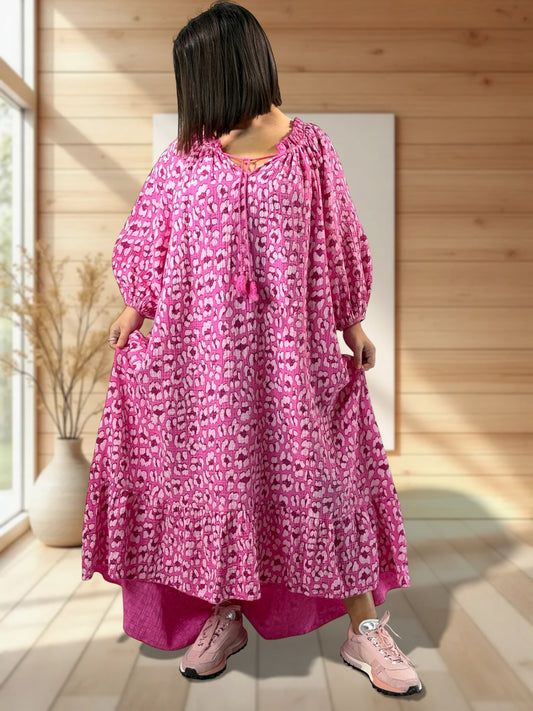 AMBER - ROBE EN GAZE DE COTON MOTIF FUCHSIA JUSQU'A LA TAILLE 54/56