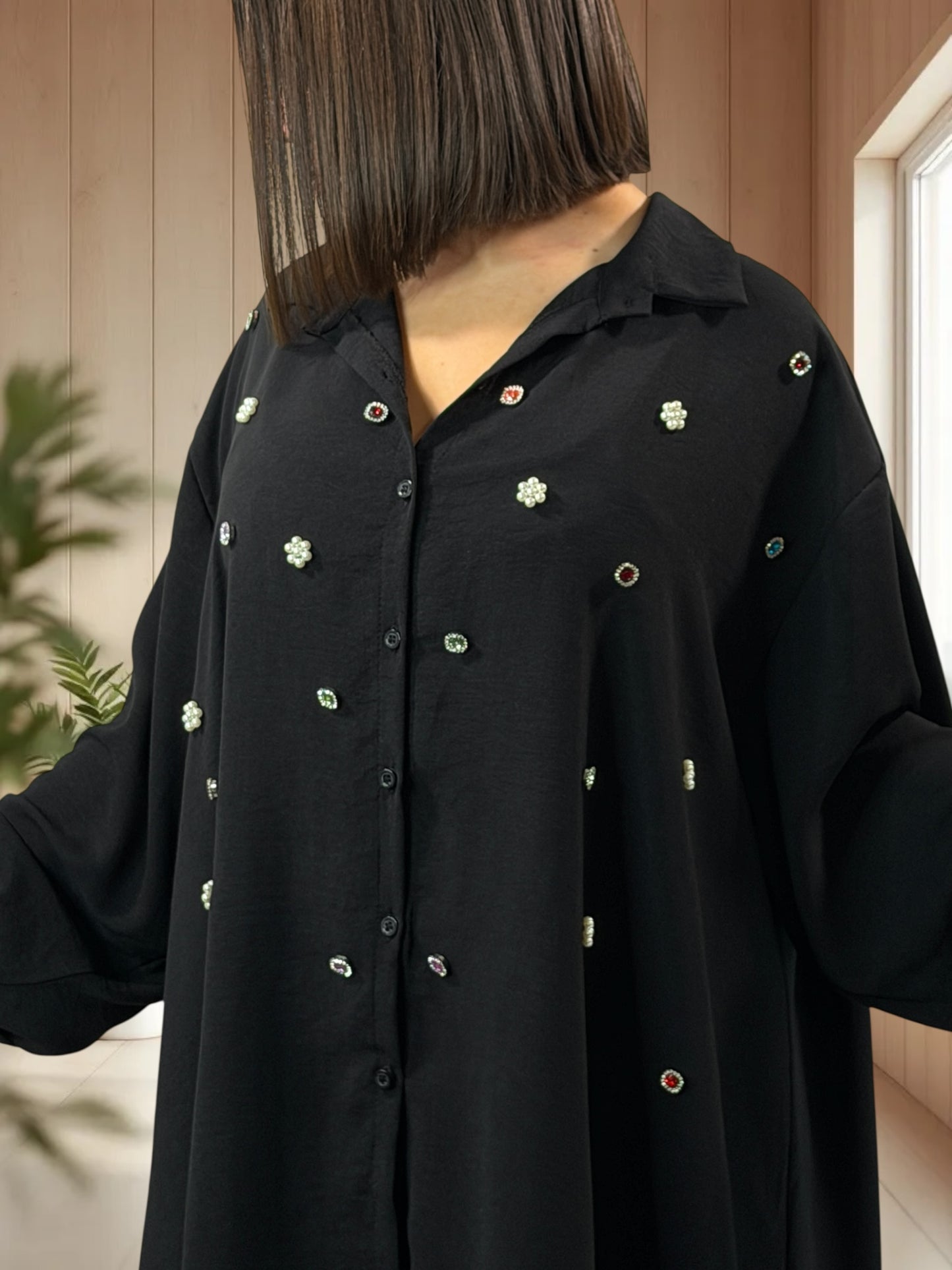 ABIGAIL - CHEMISE OVERSIZE NOIRE AVEC STRASS JUSQU'A LA TAILLE 58/60