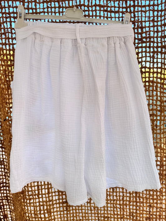 MYKONOS - SHORT BLANC OEIL EN SEQUINS TAILLE 46/48 A 52