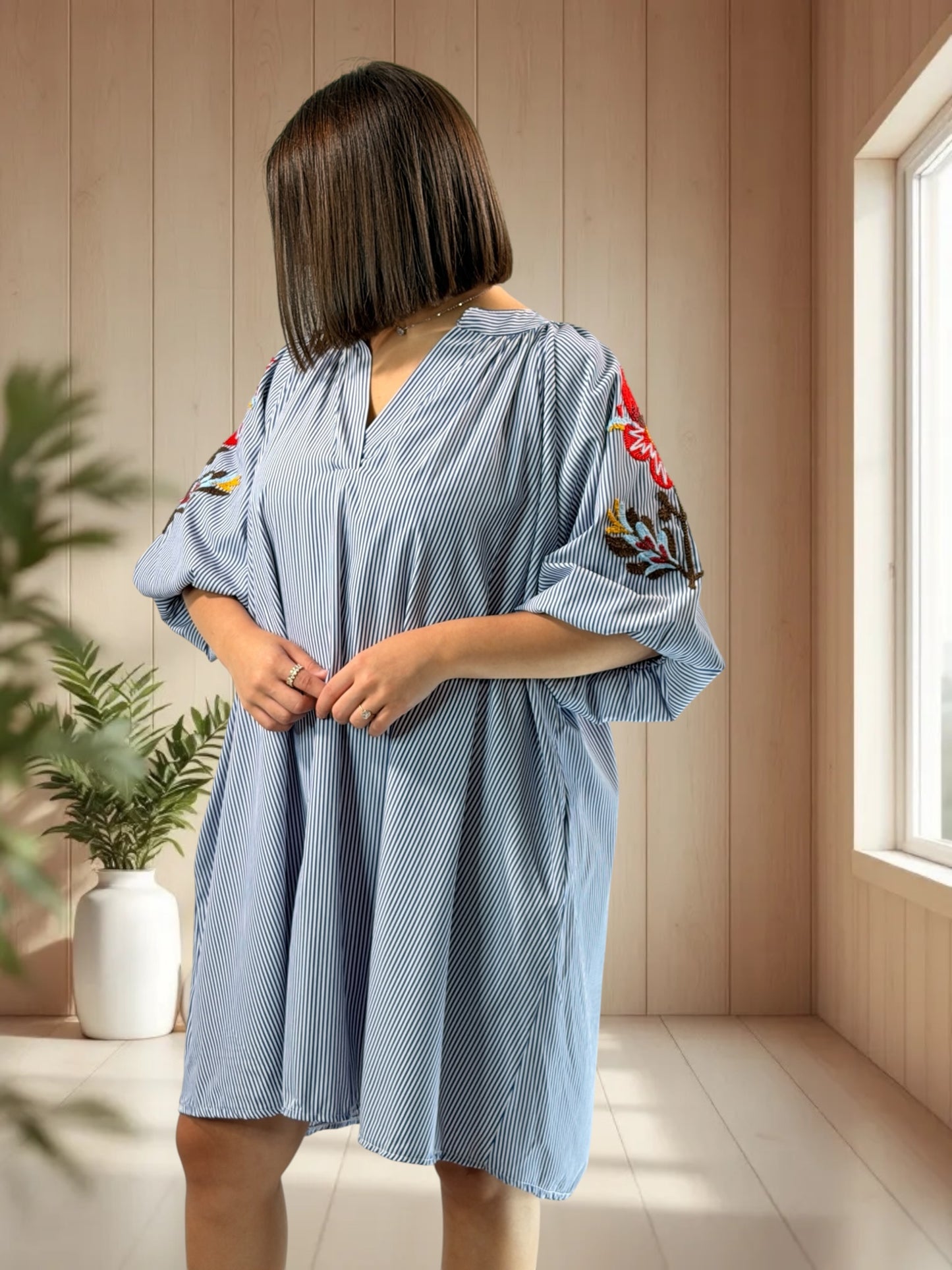 JOSY - ROBE OVERSIZE MANCHES BRODEES JUSQU'A LA TAILLE 56