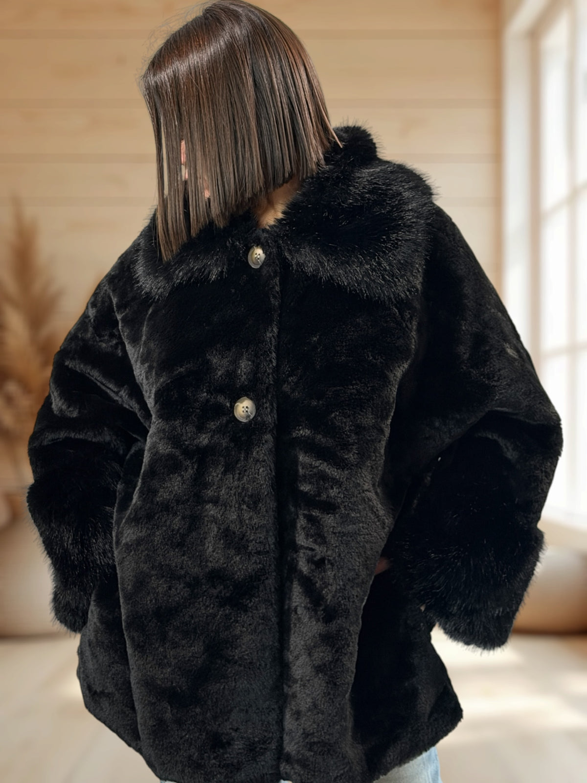 COURCHEVEL - VESTE NOIRE OVERSIZE EN FAUSSE FOURRURE JUSQU'A LA TAILLE 54