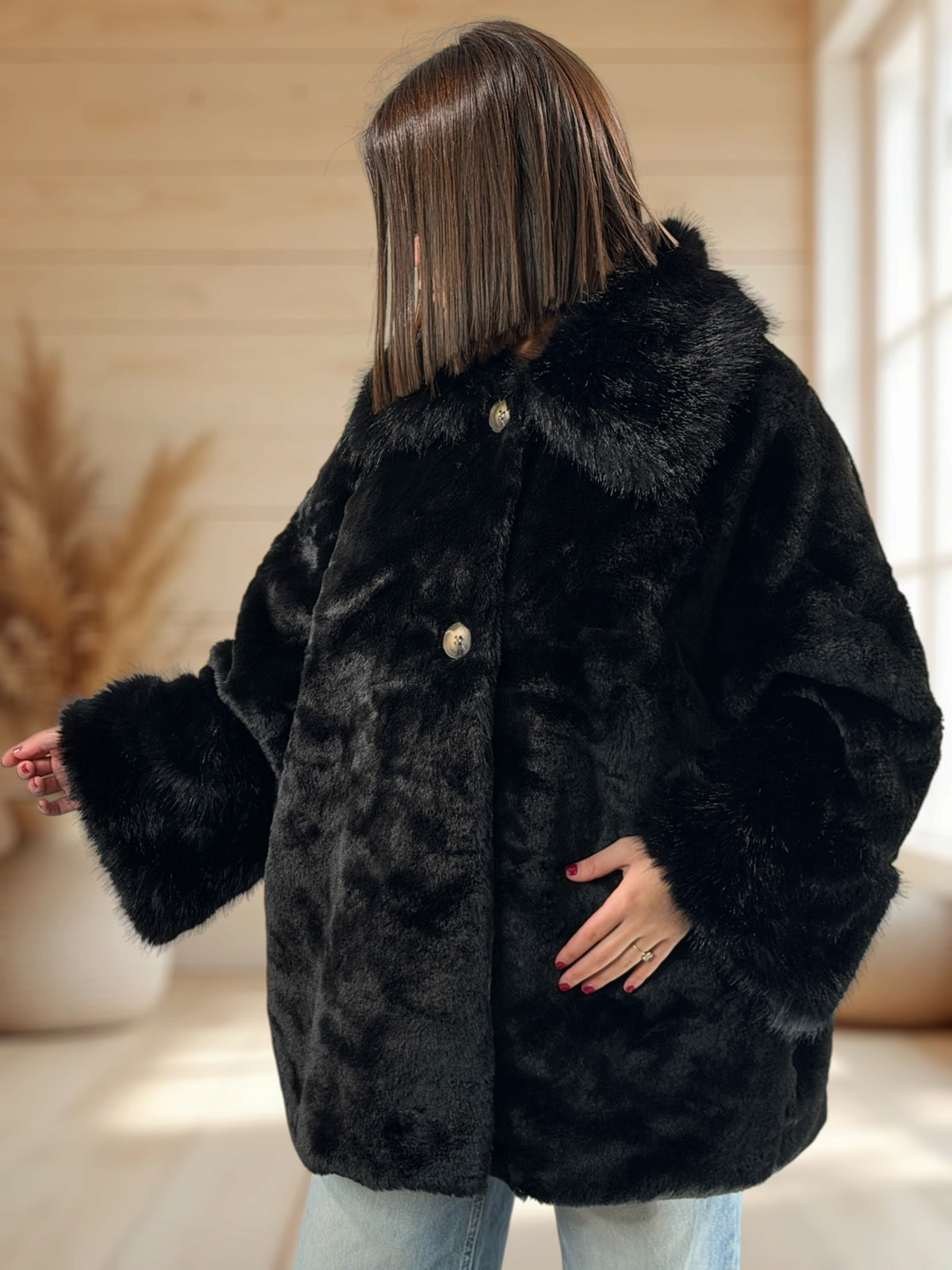 COURCHEVEL - VESTE NOIRE OVERSIZE EN FAUSSE FOURRURE JUSQU'A LA TAILLE 54
