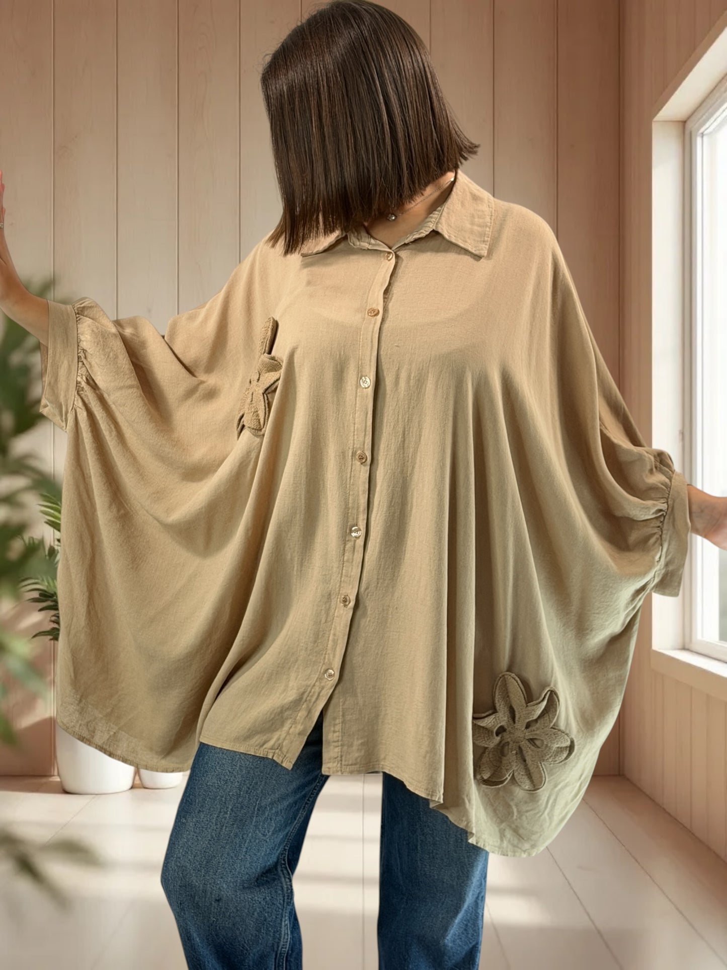 CASTILLE  - TUNIQUE OVERSIZE CAMEL AVEC FLEUR EN CROCHET JUSQU'A LA TAILLE 58