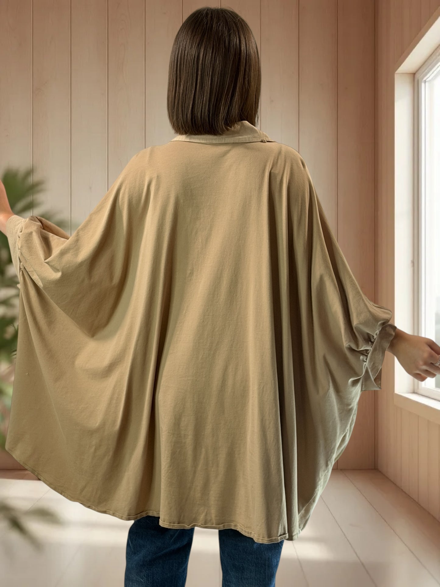 CASTILLE  - TUNIQUE OVERSIZE CAMEL AVEC FLEUR EN CROCHET JUSQU'A LA TAILLE 58
