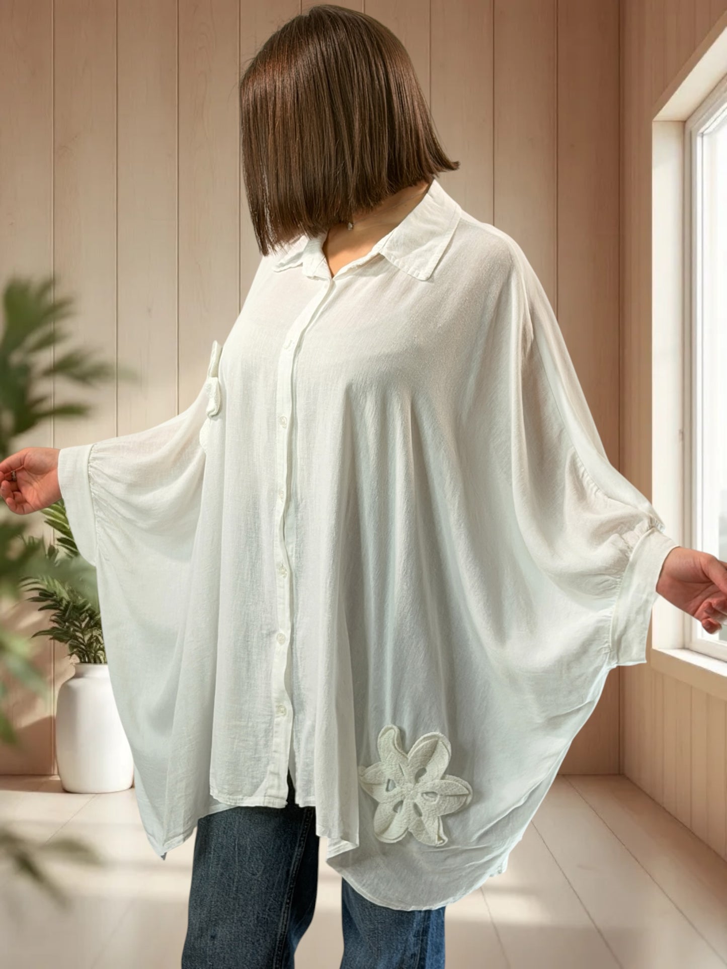 CASTILLE - TUNIQUE OVERSIZE BLANCHE AVEC FLEUR EN CROCHET JUSQU'A LA TAILLE 58