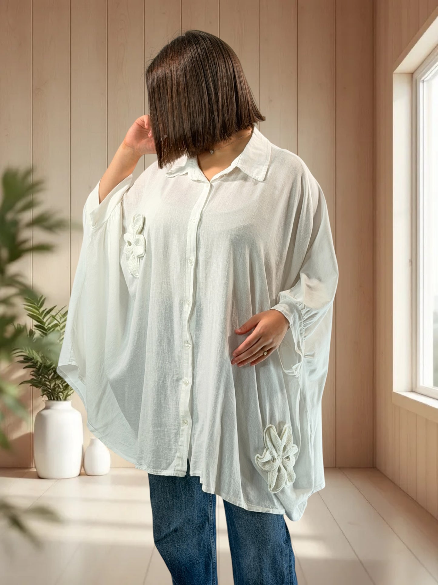 CASTILLE - TUNIQUE OVERSIZE BLANCHE AVEC FLEUR EN CROCHET JUSQU'A LA TAILLE 58
