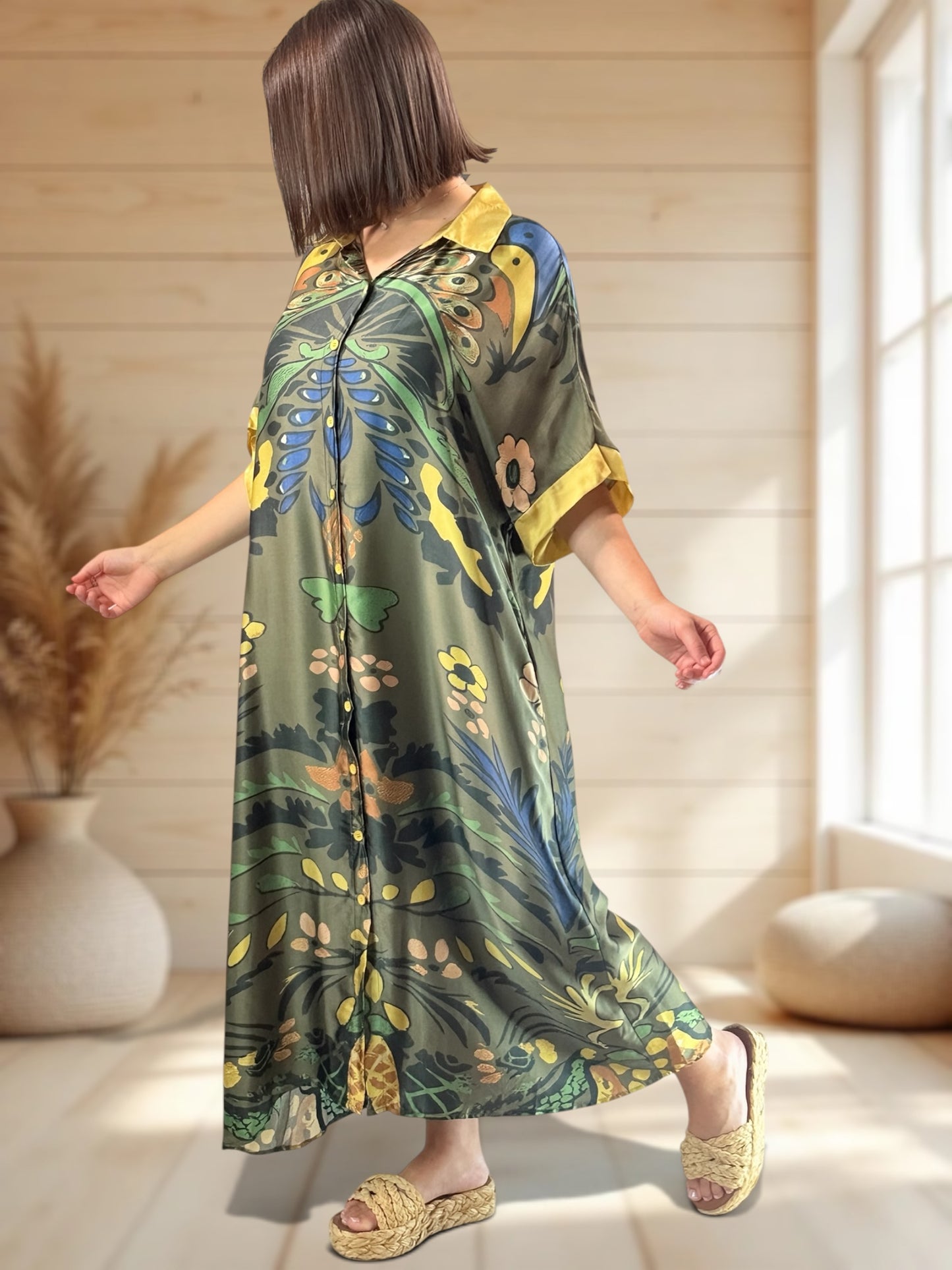 MARGOT - ROBE SOYEUSE KAKI A MOTIF JUSQU'A LA TAILLE 50