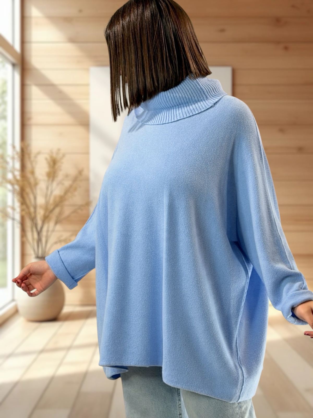 LUCIANO - PULL OVERSIZE COL ROULE BLEU CIEL JUSQU'A LA TAILLE 56/58