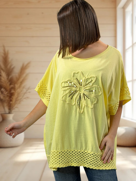 ESTELLE - TEE-SHIRT OVERSIZE JAUNE FLEUR BRODEE JUSQU'A LA TAILLE 54