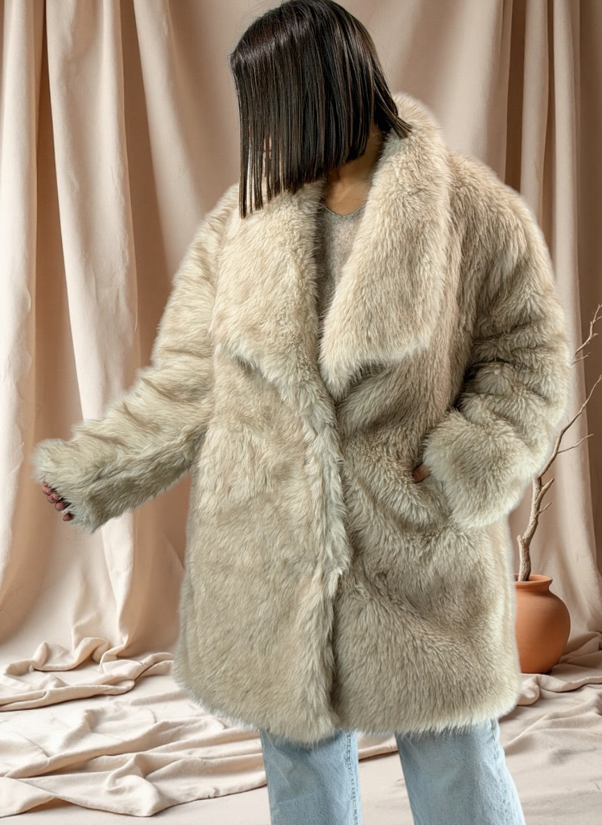 ASPEN - VESTE BEIGE OVERSIZE EN FAUSSE FOURRURE JUSQU'A LA TAILLE 48