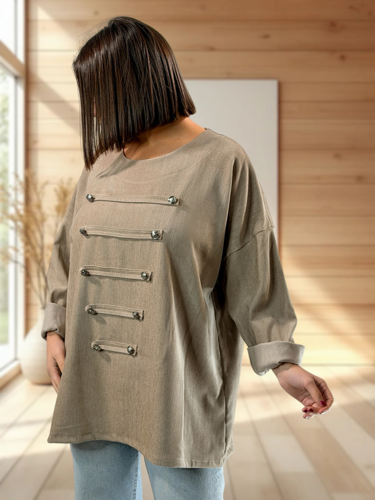 DELLA - TUNIQUE BEIGE AVEC BRANDEBOURG JUSQU'A LA TAILLE 52