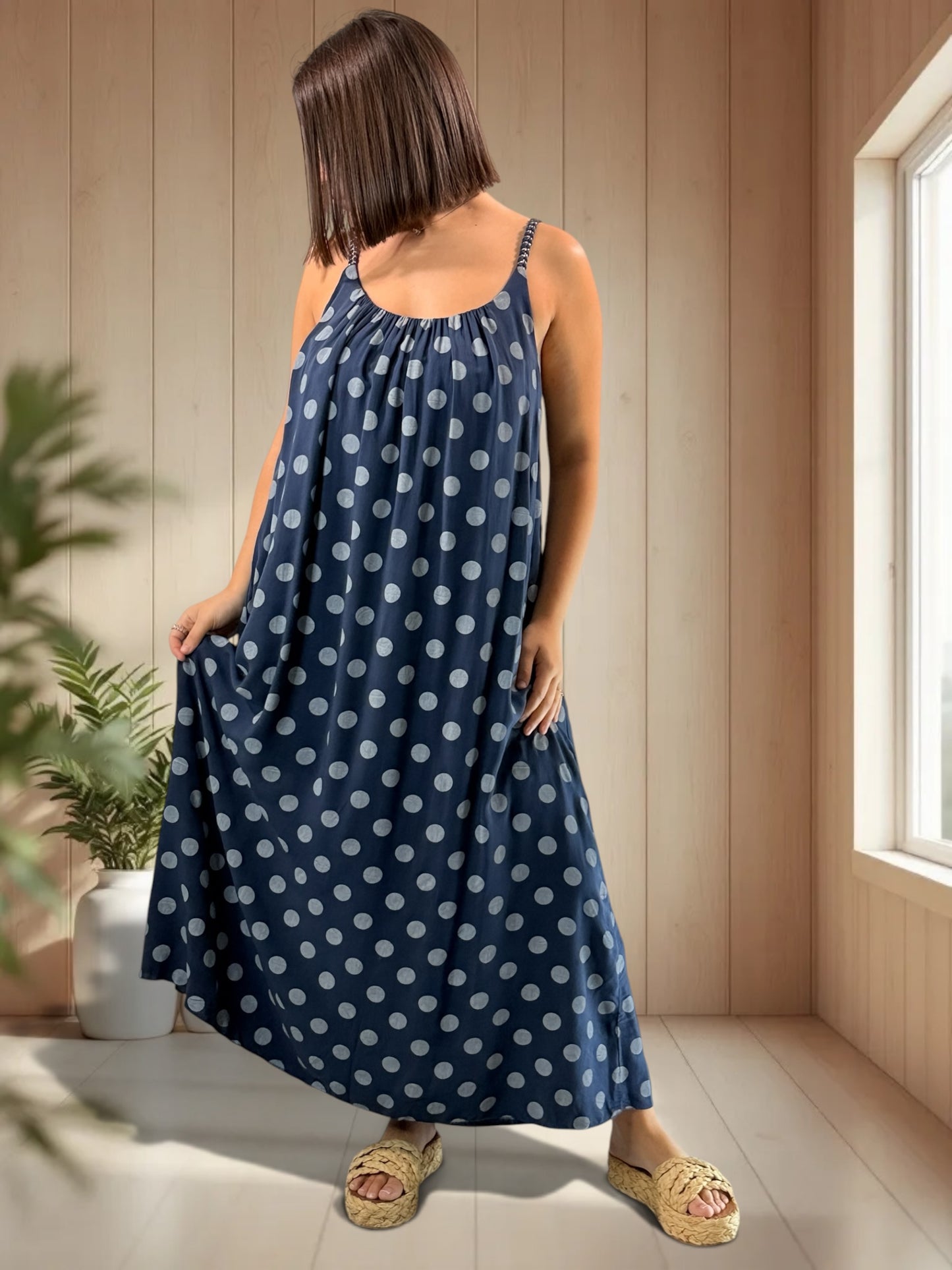 CLAUDIE - ROBE LONGUE MARINE A POIS JUSQU'A LA TAILLE 52