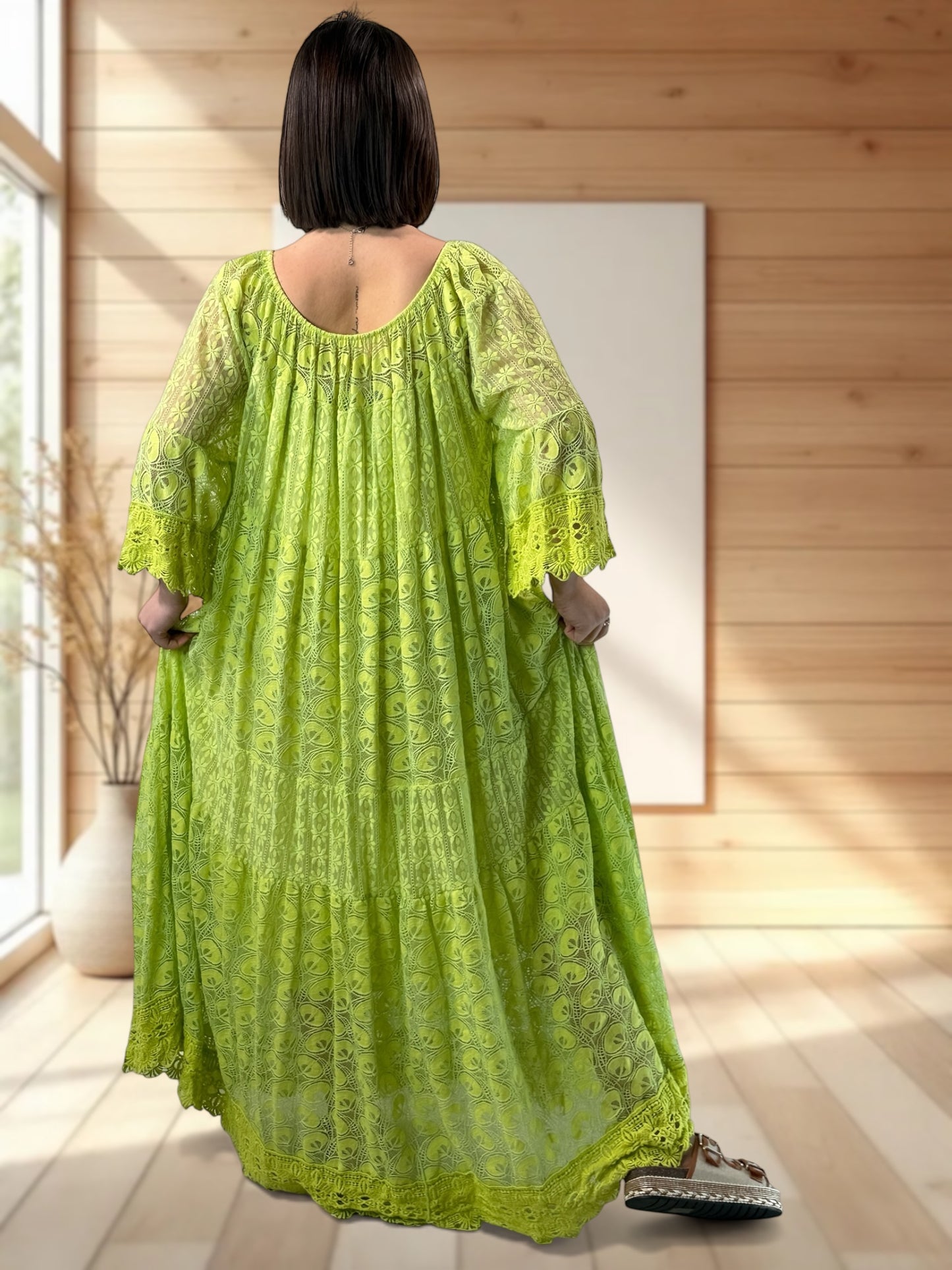 CANNES - ROBE LONGUE VERTE EN DENTELLE JUSQU'A LA TAILLE 54/56
