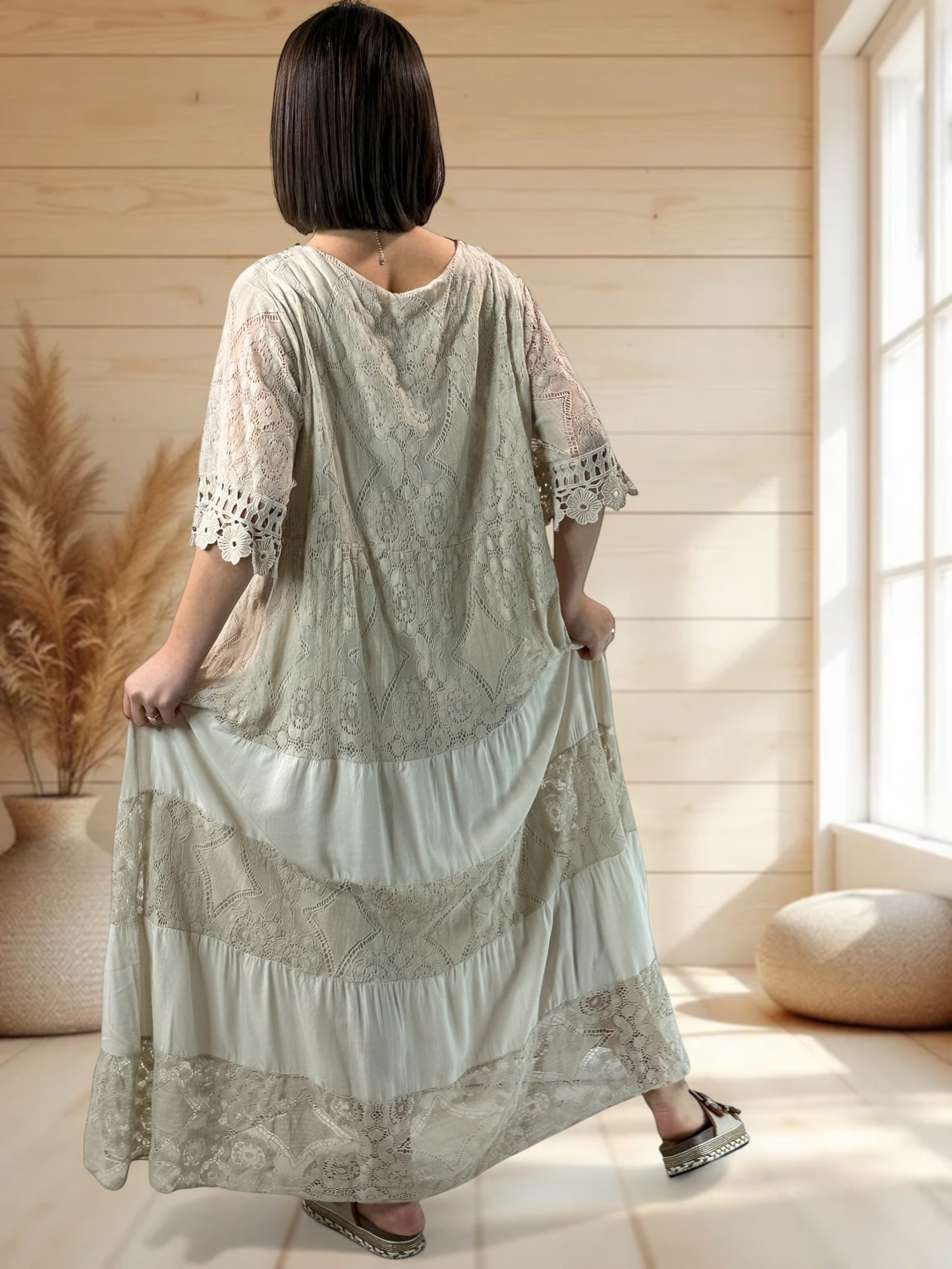 CHAMPAGNE - ROBE LONGUE BEIGE EN DENTELLE JUSQU'A LA TAILLE 54