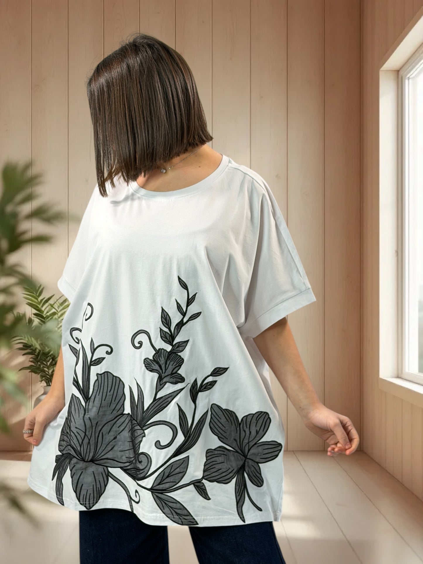 MATHIS - T-SHIRT OVERSIZE BLANC MOTIF BRODE TAILLE 46/48 A 56