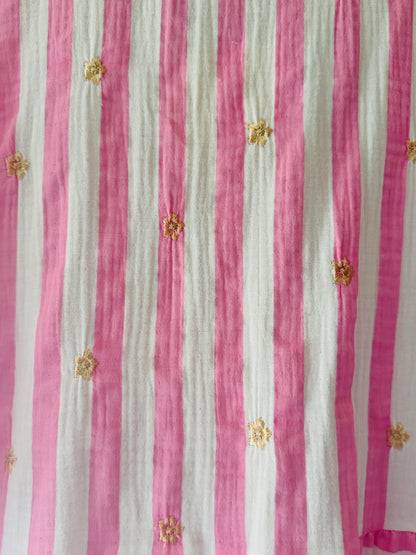 LISON - ROBE BRODEE ROSE A RAYURE EN GAZE DE COTON JUSQU'A LA TAILLE 54