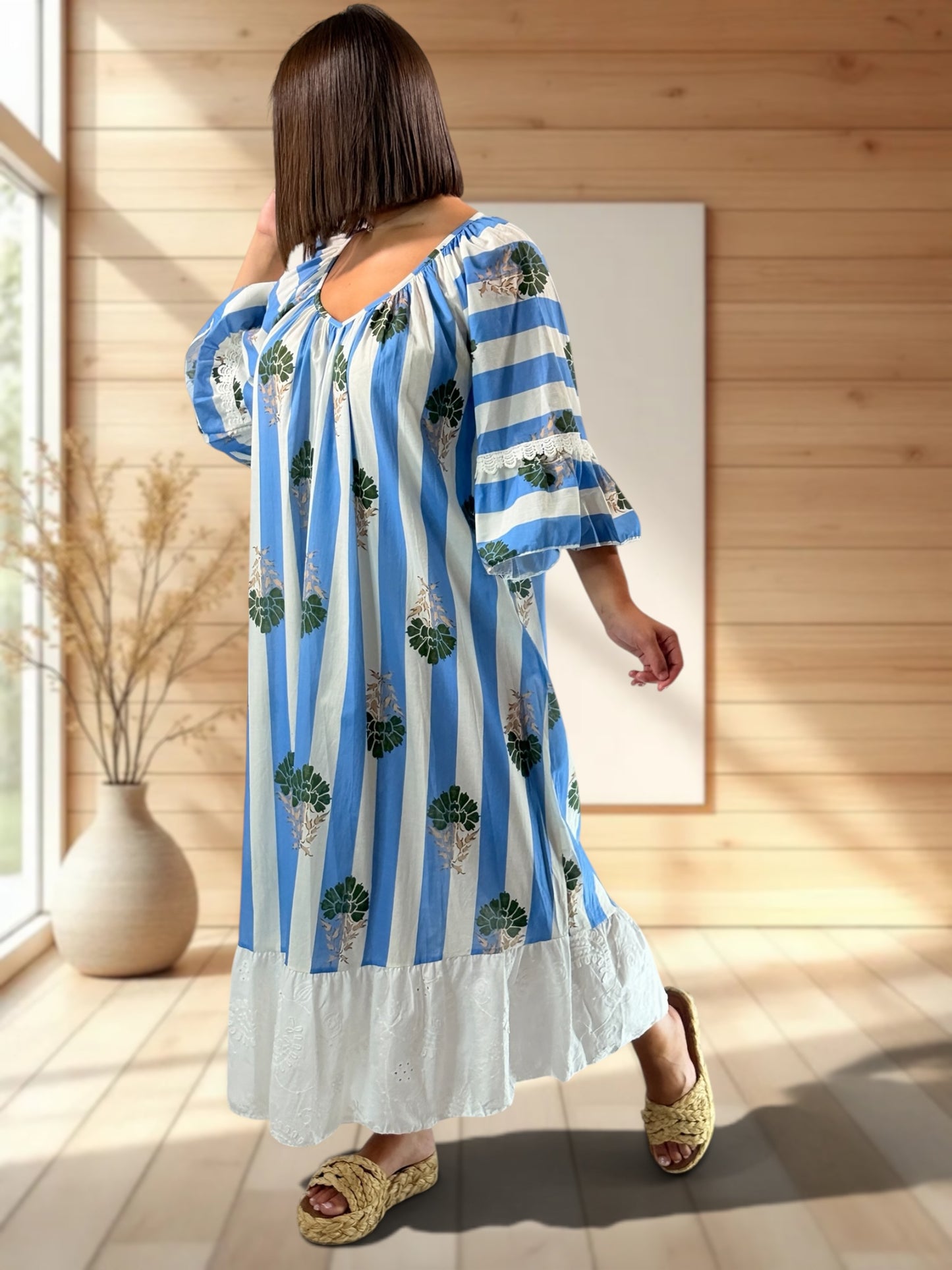 KELLY - ROBE LONGUE VOLANT EN BRODERIE ANGLAISE JUSQU'A LA TAILLE 54