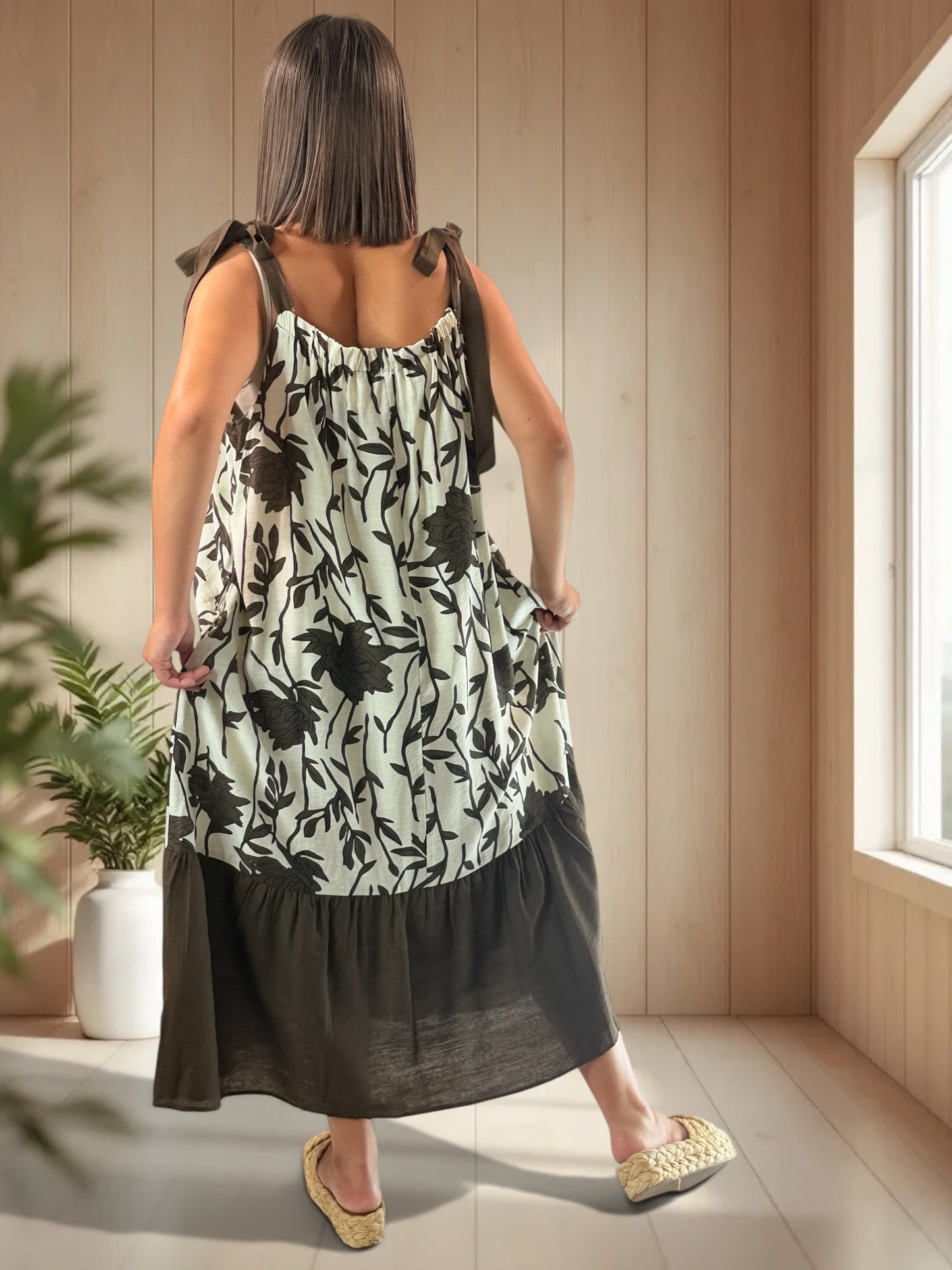 KATARINA - ROBE MOTIF FLORAL MARRON JUSQU'A LA TAILLE 52