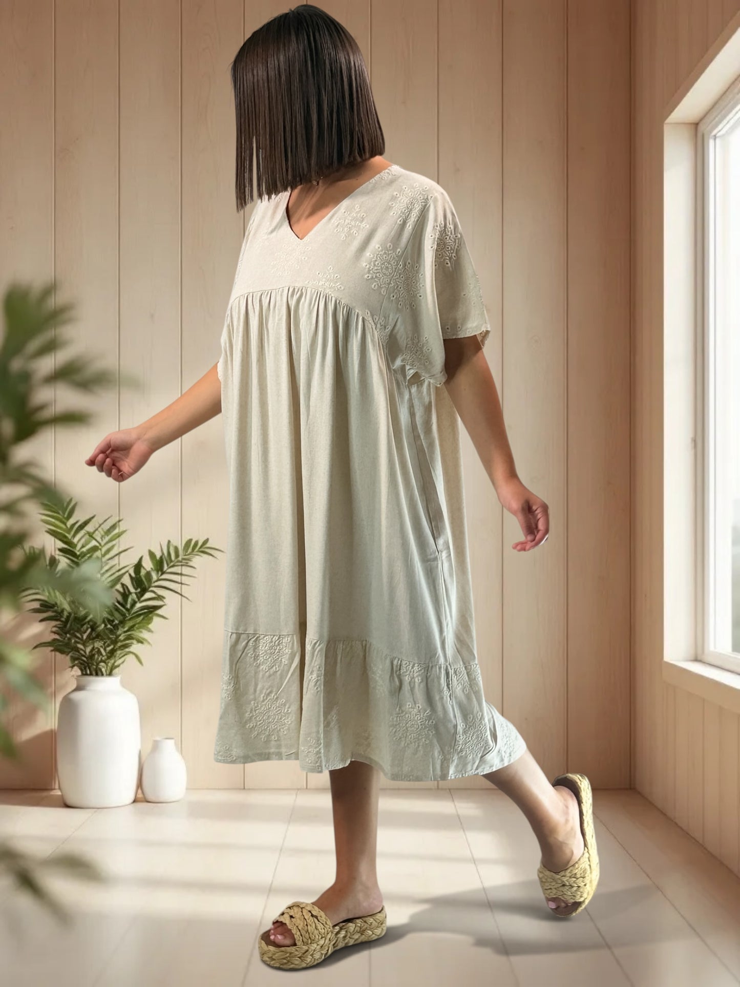 PEGGY - ROBE beige BRODEE JUSQU'A LA TAILLE 50/52