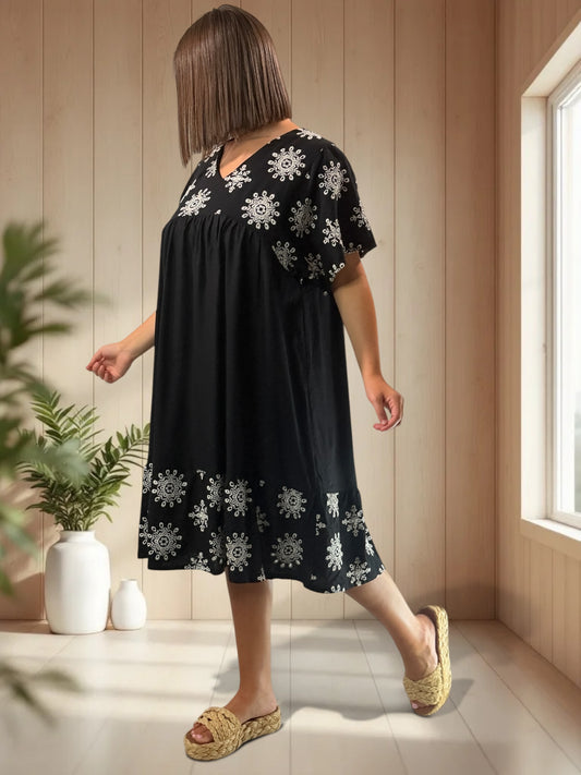 PEGGY - ROBE NOIRE BRODEE JUSQU'A LA TAILLE 50/52