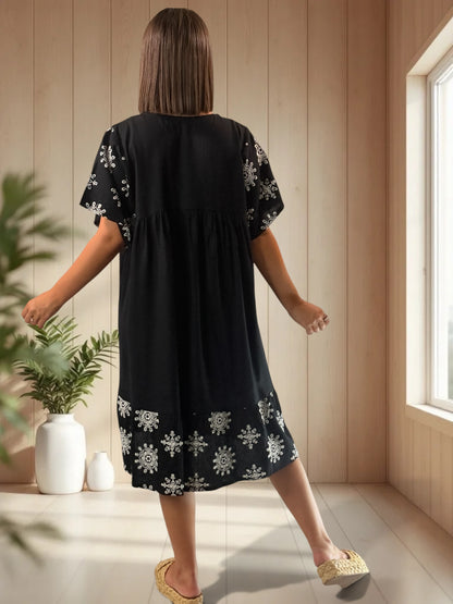 PEGGY - ROBE NOIRE BRODEE JUSQU'A LA TAILLE 50/52