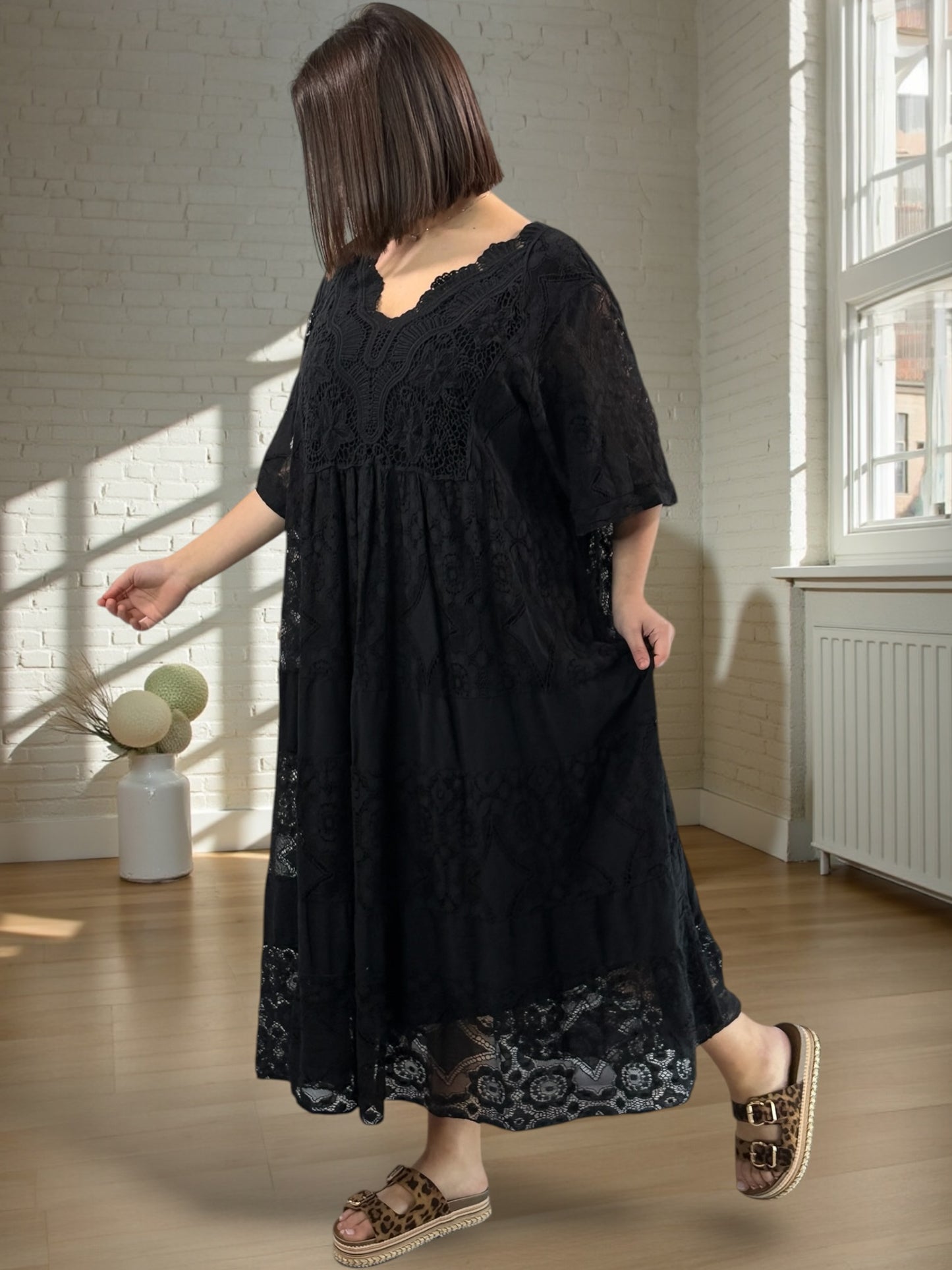 LINDA - ROBE LONGUE NOIRE EN DENTELLE JUSQU'A LA TAILLE 56