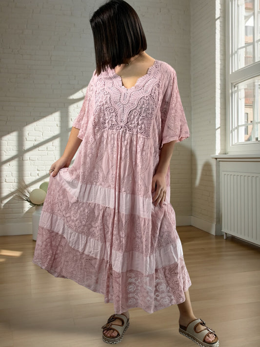 LINDA - ROBE LONGUE ROSE EN DENTELLE JUSQU'A LA TAILLE 56