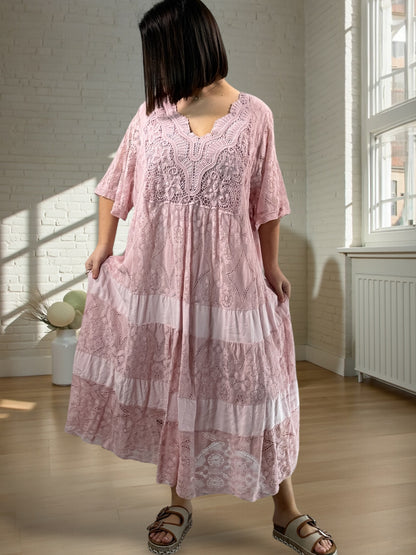 LINDA - ROBE LONGUE ROSE EN DENTELLE JUSQU'A LA TAILLE 56