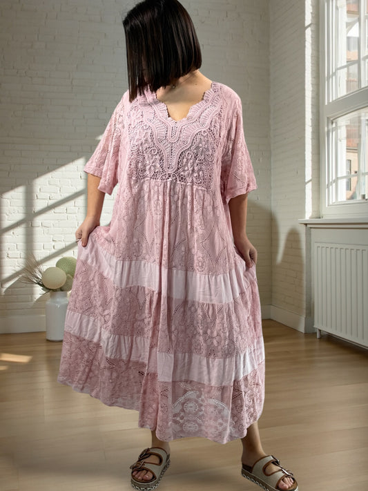LINDA - ROBE LONGUE ROSE EN DENTELLE JUSQU'A LA TAILLE 56
