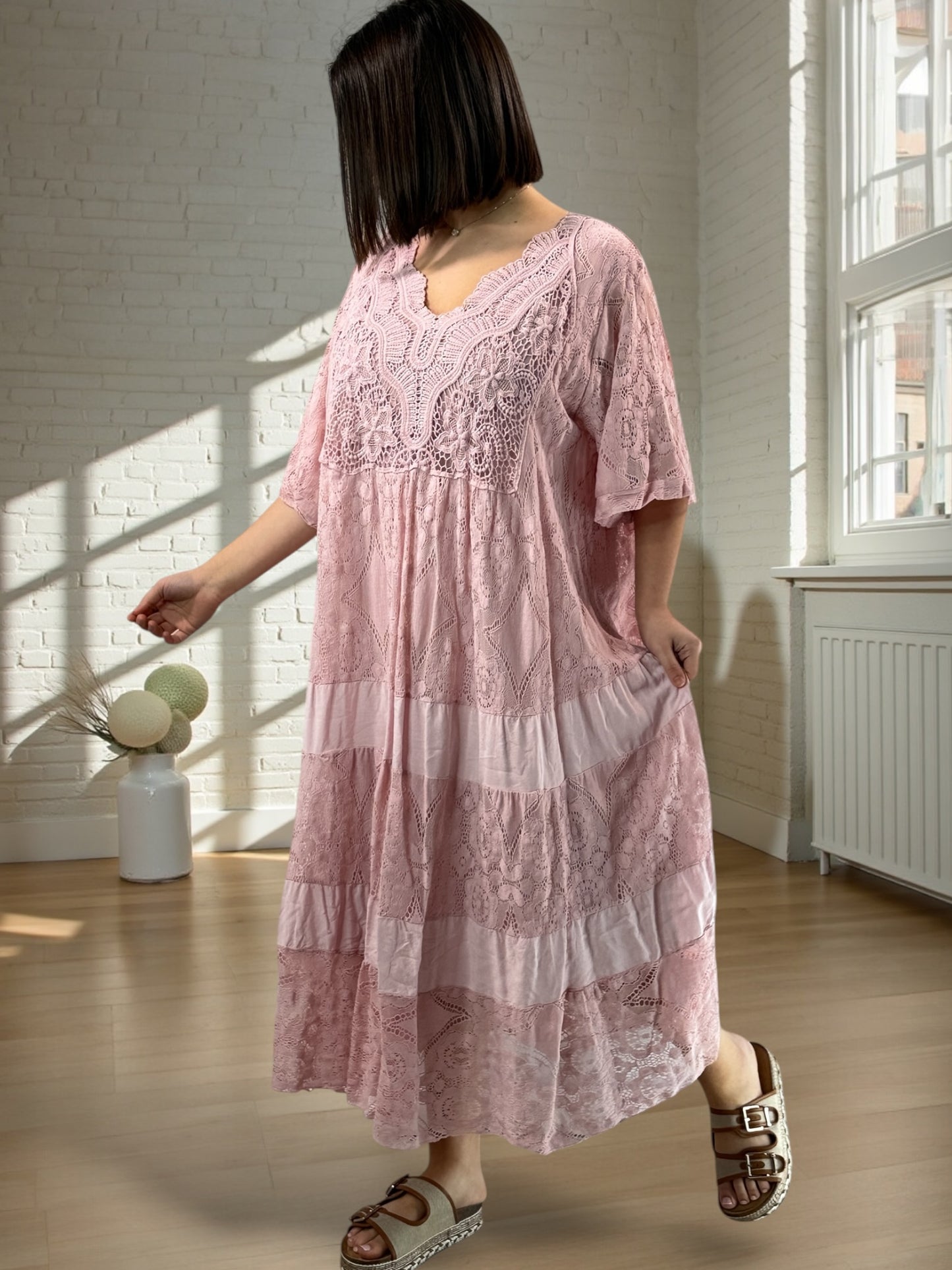 LINDA - ROBE LONGUE ROSE EN DENTELLE JUSQU'A LA TAILLE 56