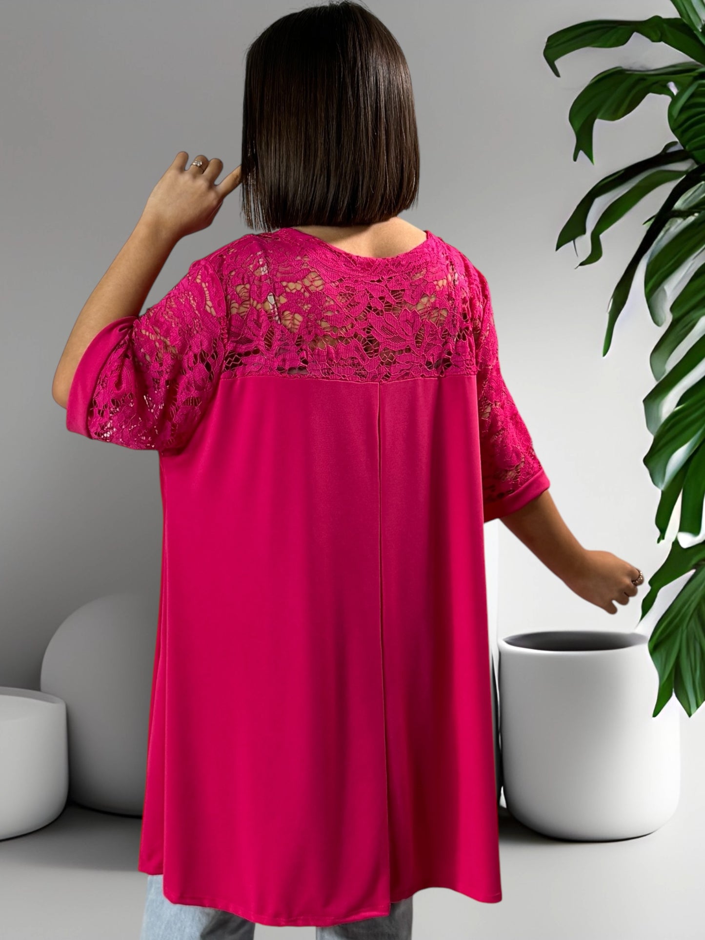 TESSA - TUNIQUE FUCHSIA AGREMENTE DE DENTELLE JUSQU'A LA TAILLE 52/54