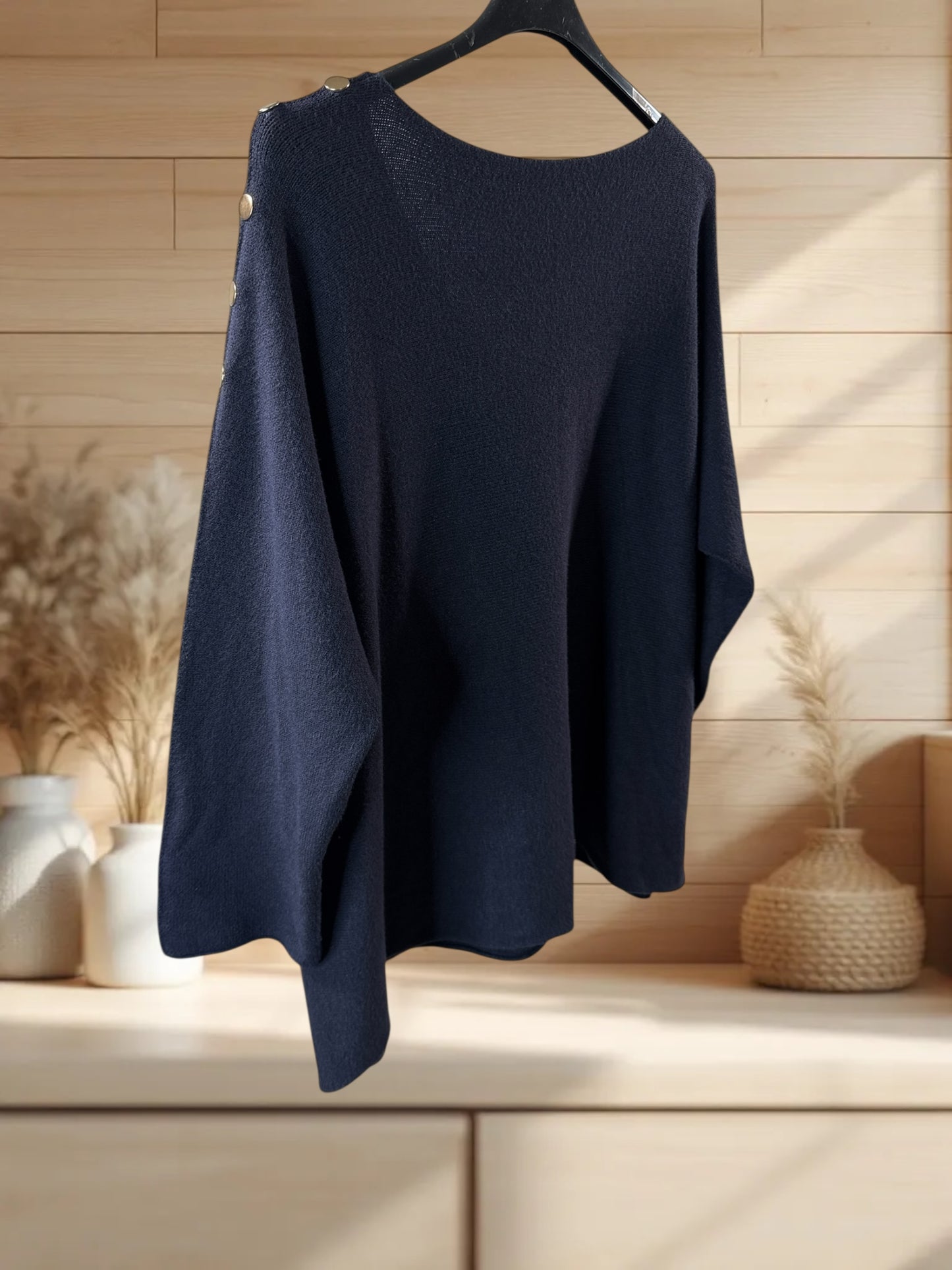 DONNA - PULL OVERSIZE MARINE AVEC BOUTONS DORES JUSQU'A LA TAILLE 52