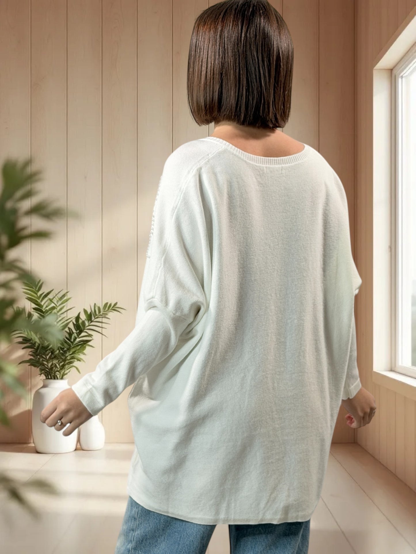 BIANCA - PULL OVERSIZE BLANC AVEC PERLE JUSQU'A LA TAILLE 54/56