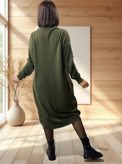 VICTOIRE - ROBE EN MAILLE KAKI OVERSIZE JUSQU'A LA TAILLE 48/50