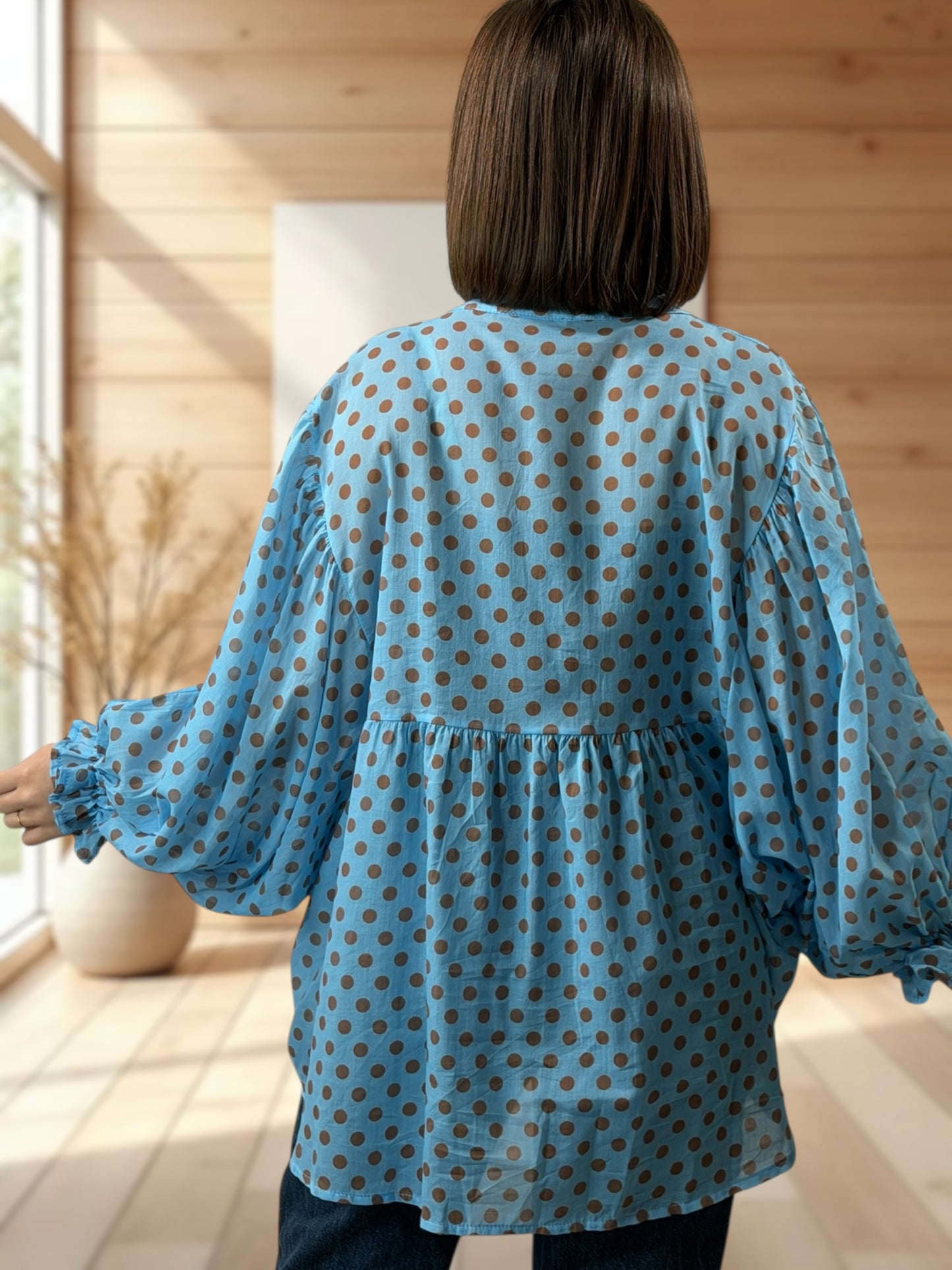 EDITH  - BLOUSE BLEUE A POIS JUSQU'A LA TAILLE 50/52