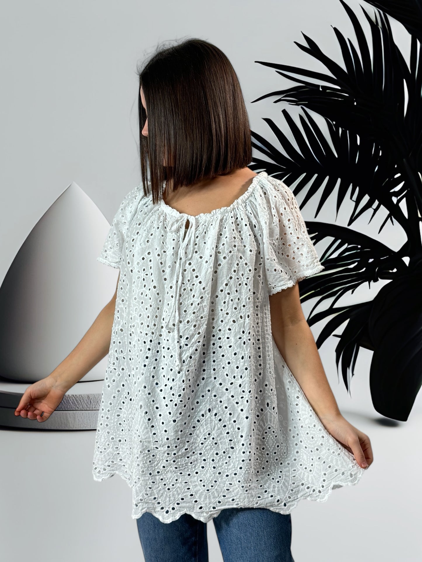 KATARINA - BLOUSE BLANCHE EN BRODERIE ANGLAISE JUSQU'A LA TAILLE 54