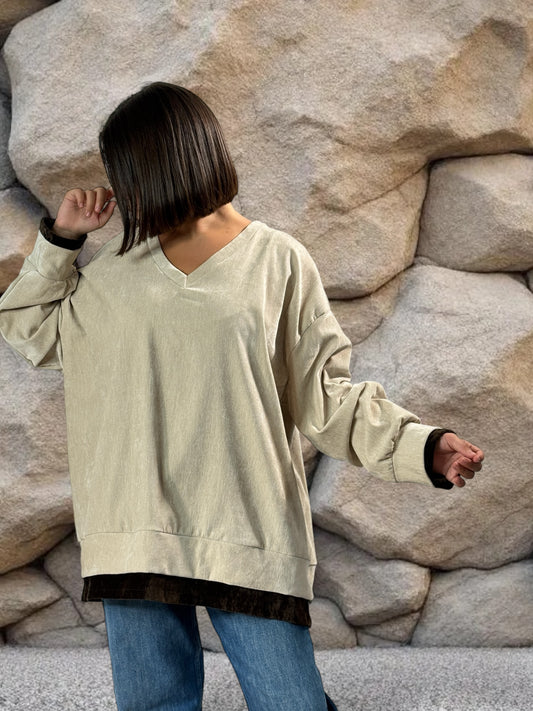 CLOE - SWEAT BEIGE EN VELOURS STRETCH OVERSIZE JUSQU'A LA TAILLE 52