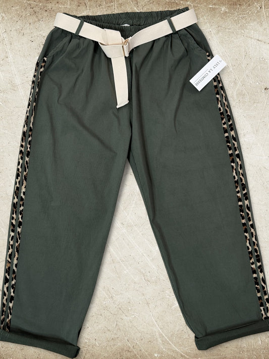 GABIN - PANTALON KAKI AVEC CEINTURE JUSQU'A LA TAILLE 52/54