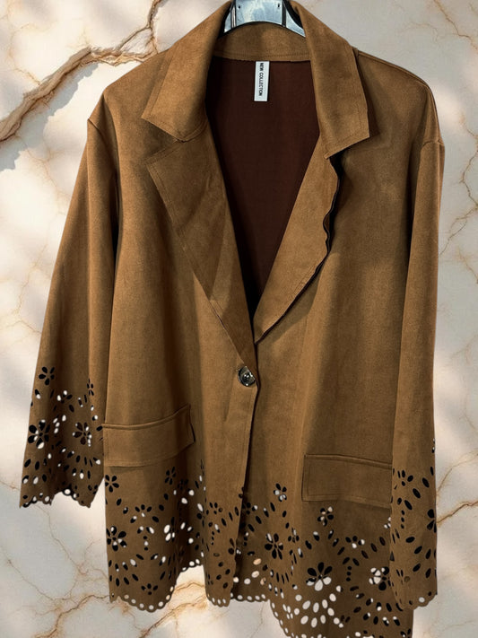 PAMELA - BLAZER CAMEL EN SUEDINE DECOUPE DENTELLE JUSQU'A LA TAILLE 52