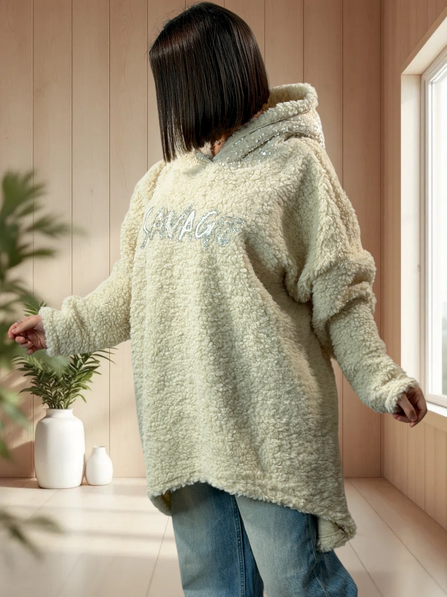 SAVAGE - PULL OVERSIZE BLANC CASSE CAPUCHE EN SEQUINS JUSQU'A LA TAILLE 56/58