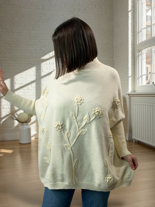 EVA - PULL OVERSIZE BRODE BLANC CASSE JUSQU'A LA TAILLE 56/58