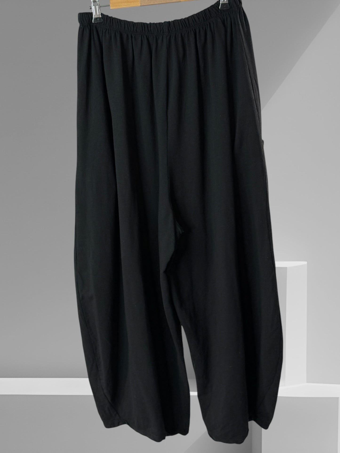 MANU- PANTALON NOIR AMPLE BOULE EN COTON TAILLE 48/50 A 58