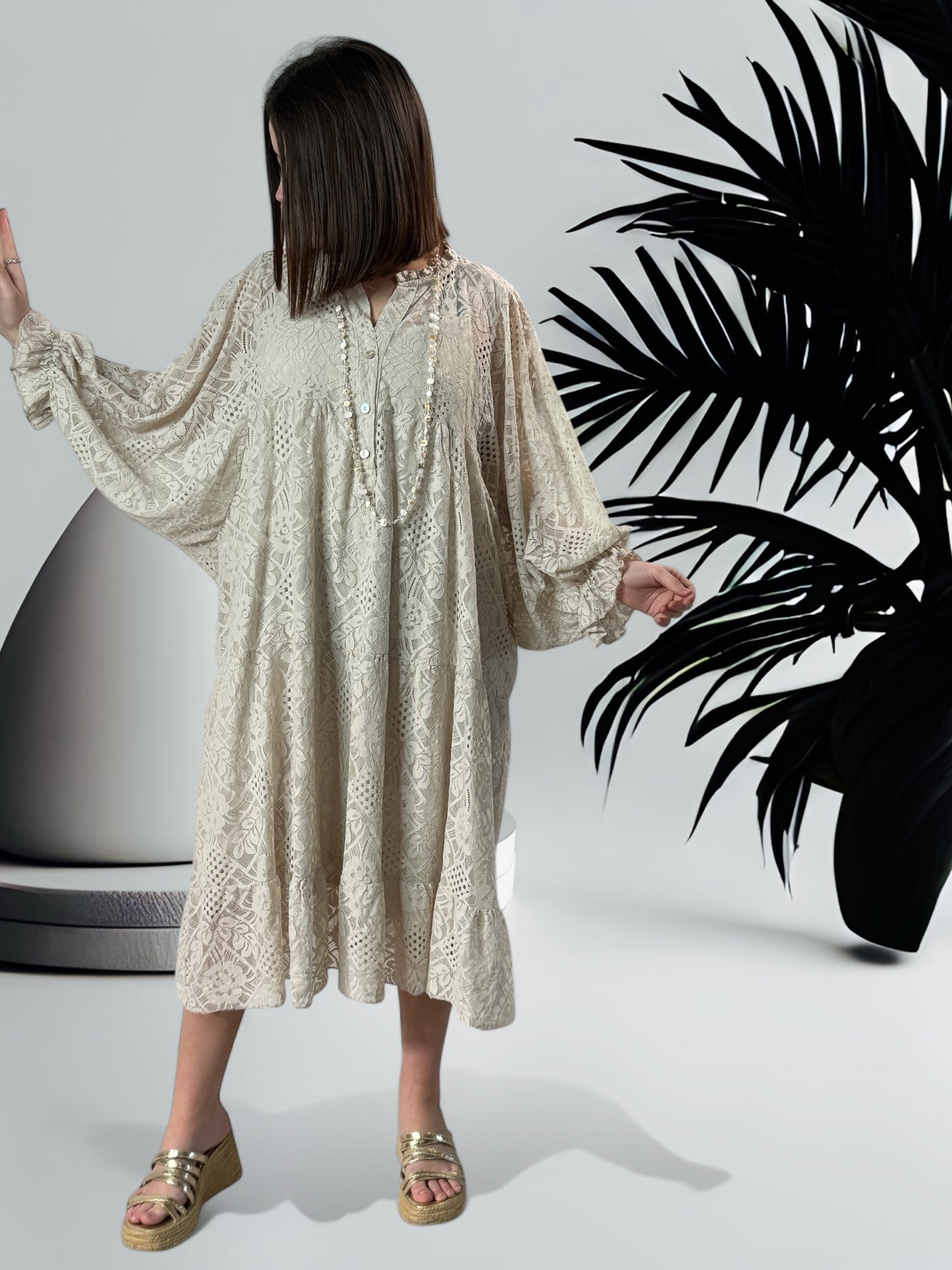 DELLA - ROBE BEIGE EN DENTELLE JUSQU'A LA TAILLE 54/56