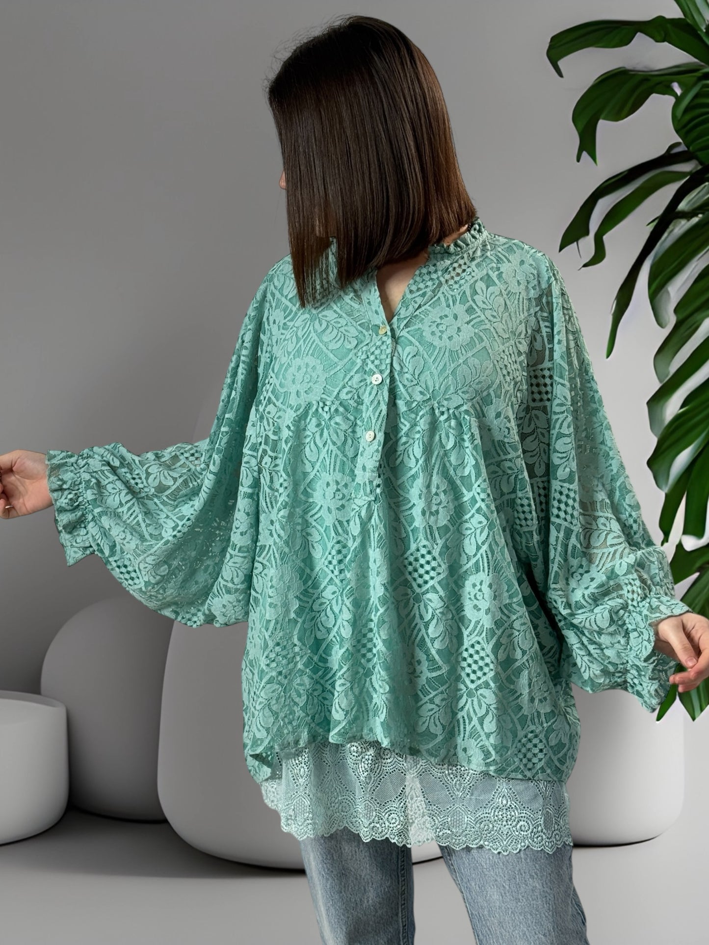 TESS - BLOUSE LAGON EN DENTELLE OVERSIZE  JUSQU'A LA TAILLE 54