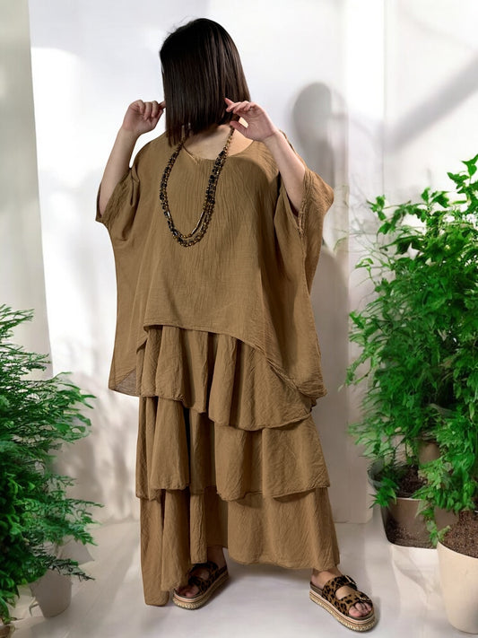 ADRIANA - ROBE CAMEL A VOLANT JUSQU'A LA TAILLE 50