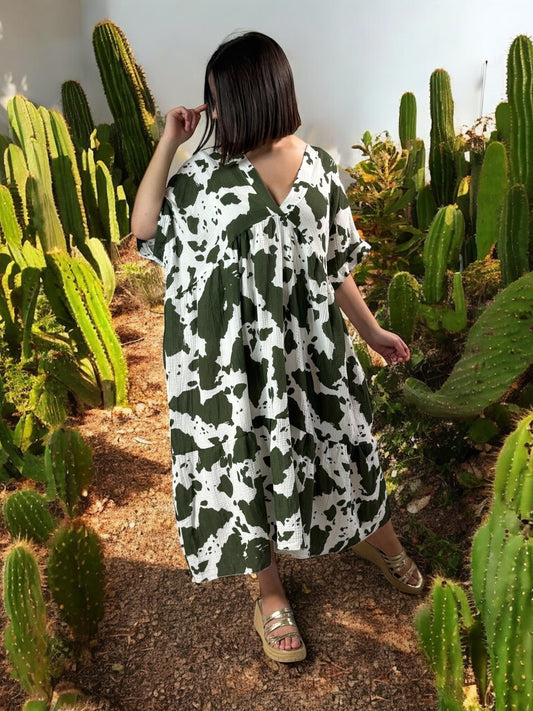 ANGELA - ROBE A MOTIF KAKI JUSQU'A LA TAILLE 56