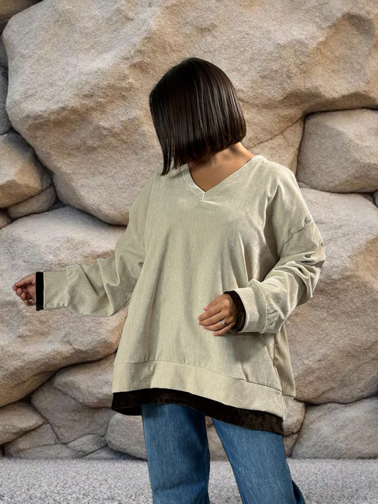 CLOE - SWEAT BEIGE EN VELOURS STRETCH OVERSIZE JUSQU'A LA TAILLE 52