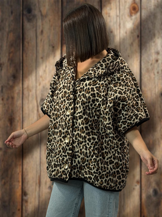 CLARENCE - GILET LEOPARD SANS MANCHES A CAPUCHE JUSQU'A LA TAILLE 48/50
