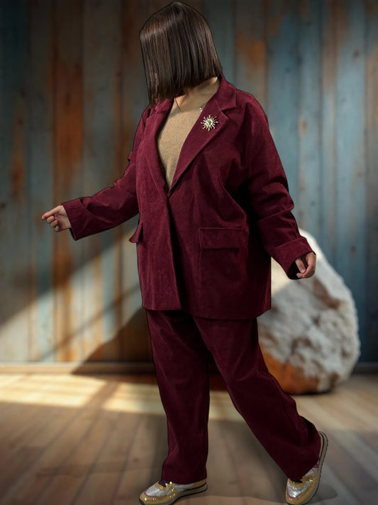 DIANA - VESTE BORDEAUX EN VELOURS AVEC SA BROCHE JUSQU'A LA TAILLE 52