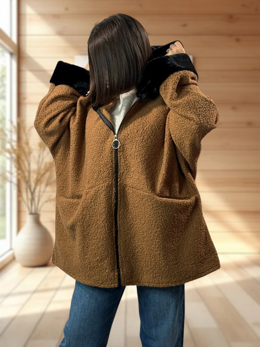 DAISY - VESTE OVERSIZE A CAPUCHE CAMEL JUSQU'A LA TAILLE 56
